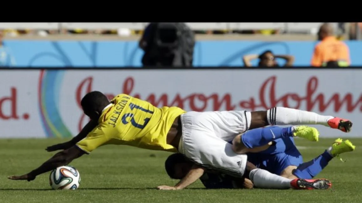 Colombia venció a Grecia 3-0 en el debut