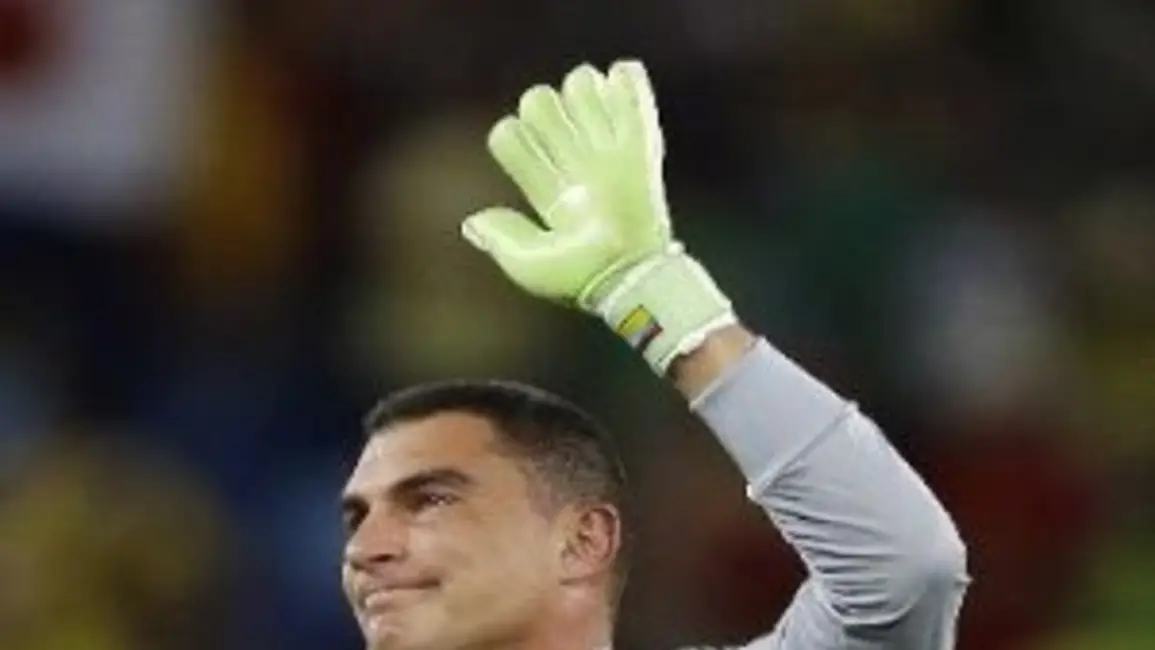 Mondragón, el deportista más viejo en jugar un Mundial