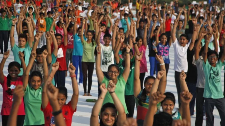 Celebración multitudinaria del Día Internacional del Yoga