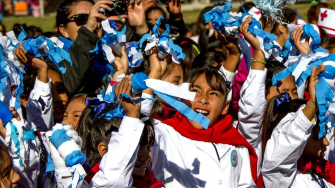 Más de 1.000 alumnos juraron lealtad a la Bandera