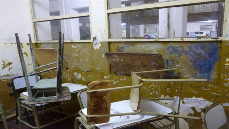 Tras denuncias, arreglarán los baños de la escuela