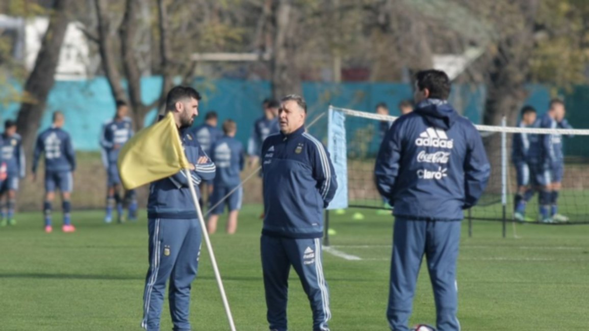A cuatro días del debut: Messi, en el banquillo y Martino con sus dudas