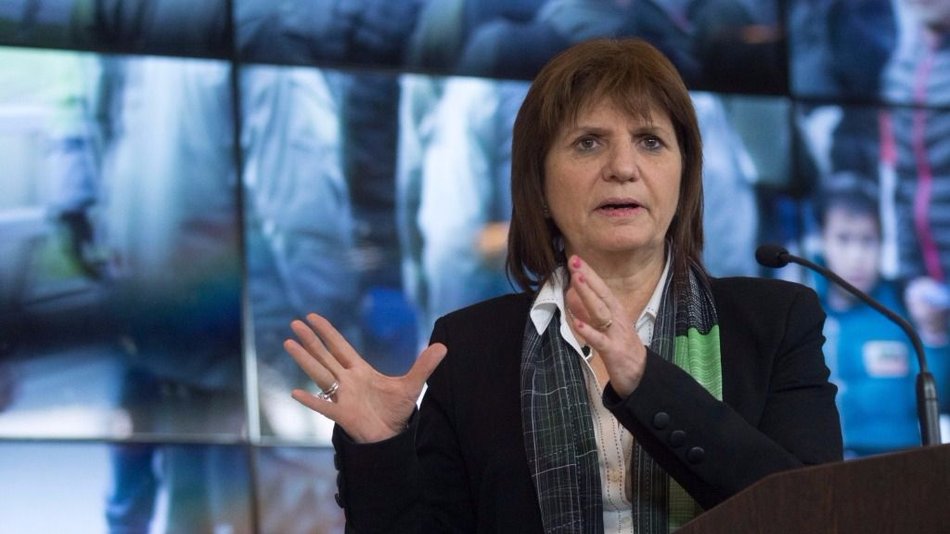 Bullrich manifestó que hay "preocupación" en el Gobierno por los atentados terroristas
