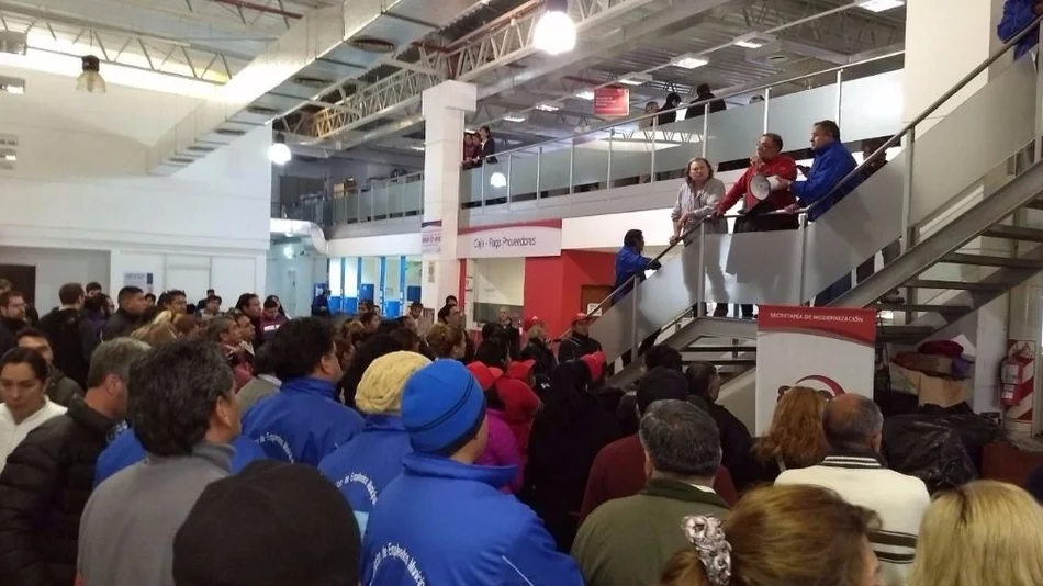 Se levantó la protesta de municipales y se normalizó la atención