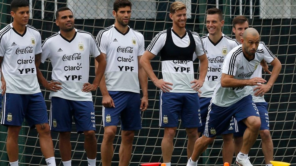 Mascherano y Tagliafico, los únicos que decidieron seguir entrenando