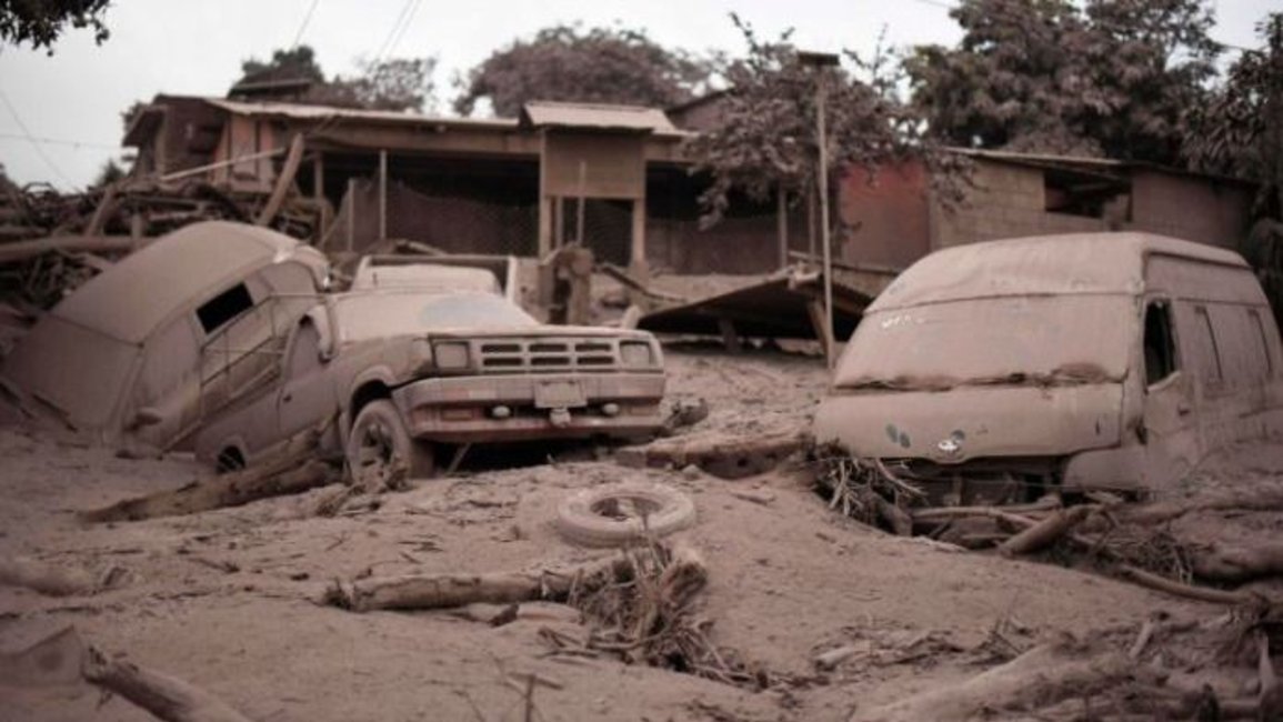 Volcán de Fuego entra en erupción en Guatemala: al menos 65 muertos por un río de lava y rocas