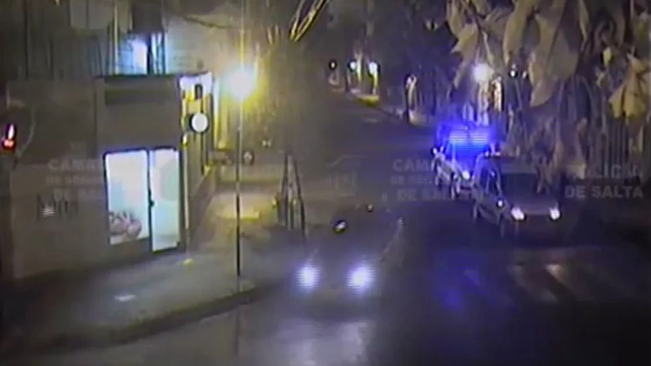 VIDEO. Conducía borracho y se quedó dormido en la esquina de Zuviría y Santiago del Estero