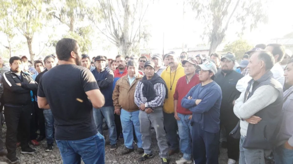 Asamblea de extrabajadores del San Isidro para planear acciones
