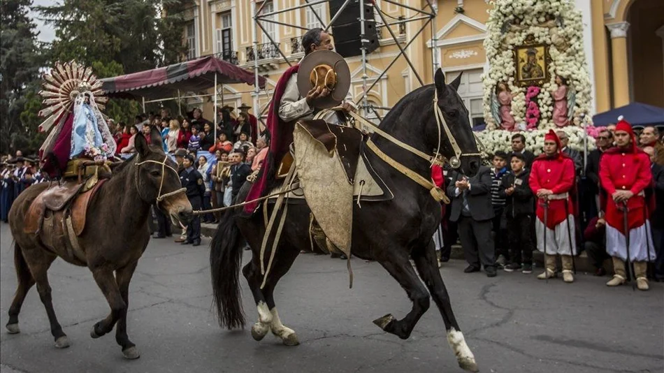 Procesión y desfile por la  virgen del Perpetuo Socorro: atención con los cortes