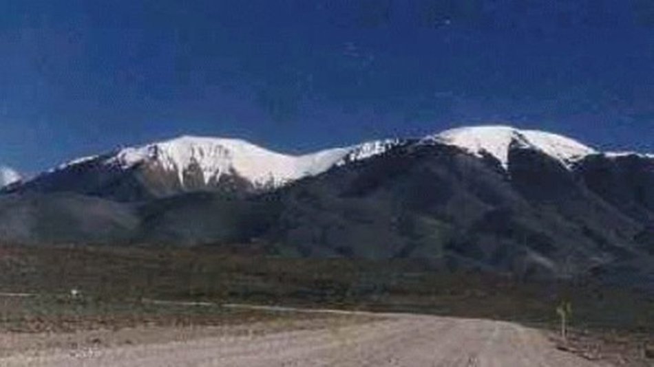 Desde los 4.300 metros baja agua pura para abastecer a San Antonio de los Cobres 