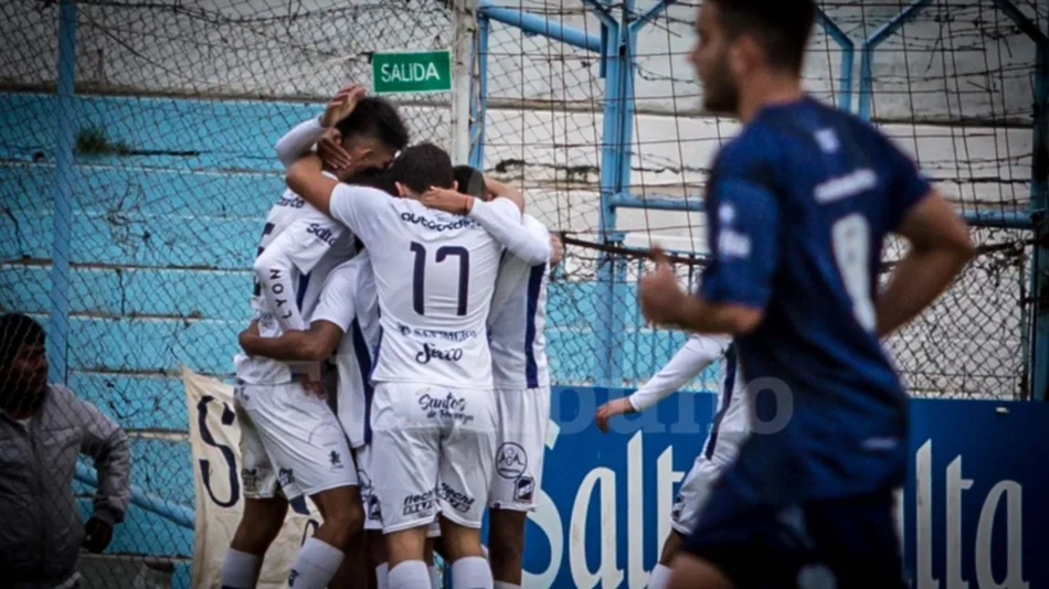 Santo en las alturas y dueño del clásico del Torneo Anual 