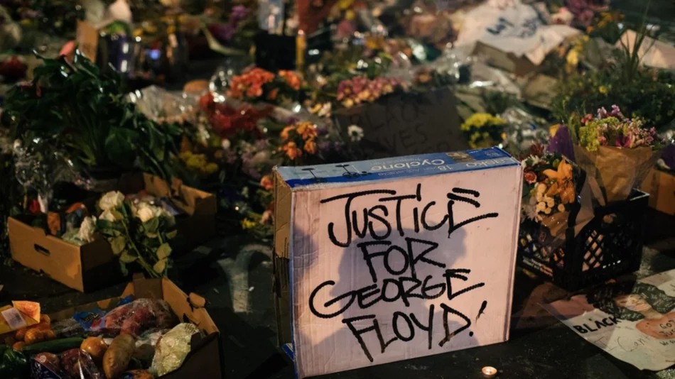 Presentaron cargos contra los otros tres policías presentes en la escena del crimen de Floyd