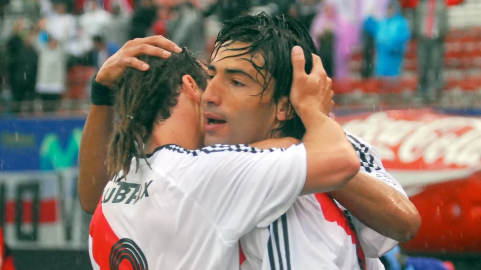 Confusa denuncia a un famoso ex “9” de River por violencia 