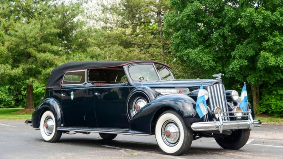 Subastan el lujoso auto que en 1952 usó Perón junto a Evita en su última aparición pública