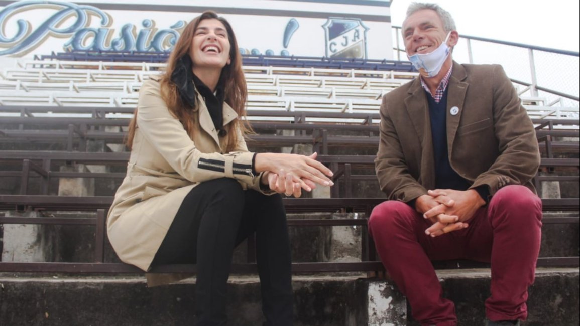 Juventud recibió a Bettina en medio de la euforia institucional