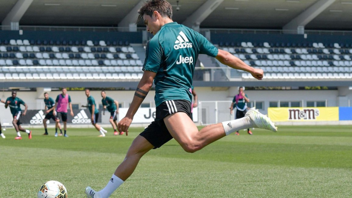 Italia renace con la vuelta al ruedo, con el recuperado Dybala en el "bautismo"