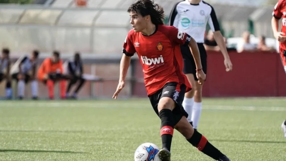 Porqué no debutó “el nuevo Messi” contra el Messi real