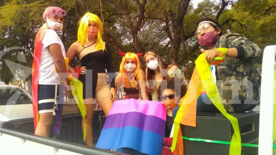 Por el Día del Orgullo, en Metán marcharon en vehículos