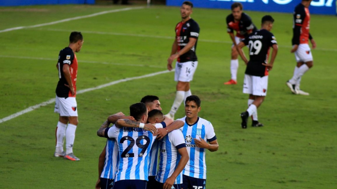 Racing y Colón juegan por la gloria máxima del fútbol argentino