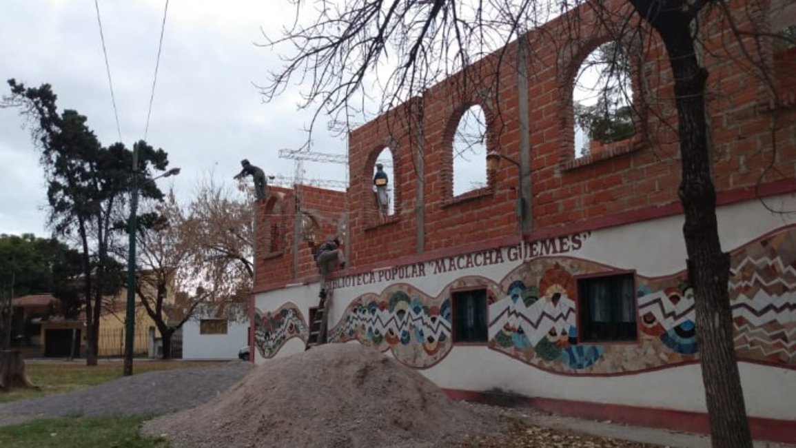 La Biblioteca Popular Macacha Güemes recibió visitas y una promesa