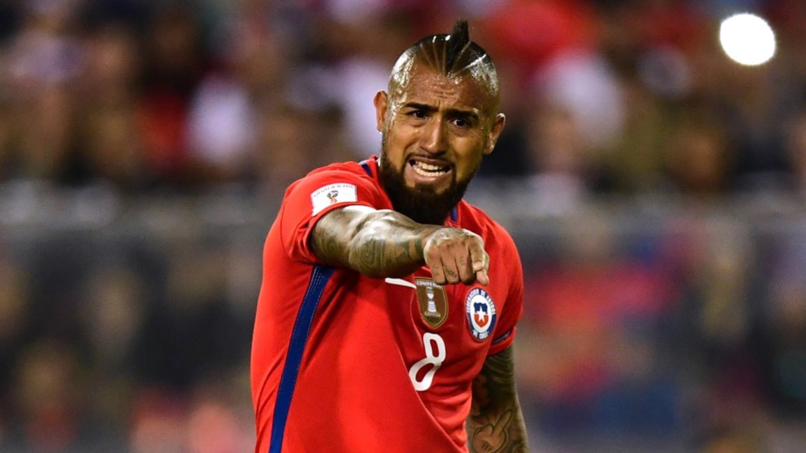 Arturo Vidal encabeza la lista de Chile para el debut ante Argentina