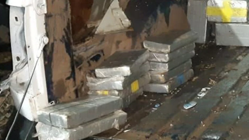 Doble fondo y encomiendas,  todo vale para traficar cocaína