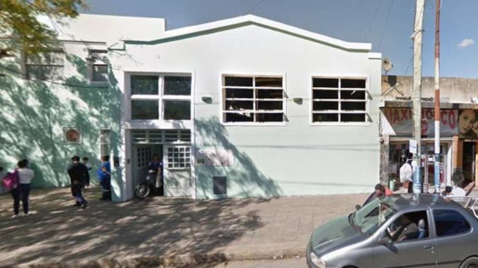 Una escuela denunció que le usurparon tres aulas y el campo de deportes