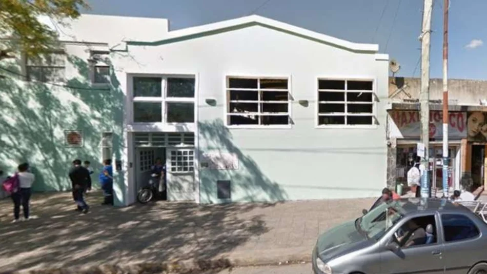 Una escuela denunció que le usurparon tres aulas y el campo de deportes