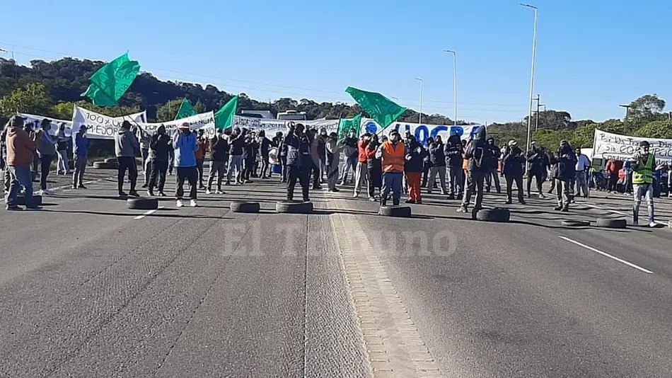 Trabajadores de la UOCRA protestan con cortes en la ruta nacional 9/34