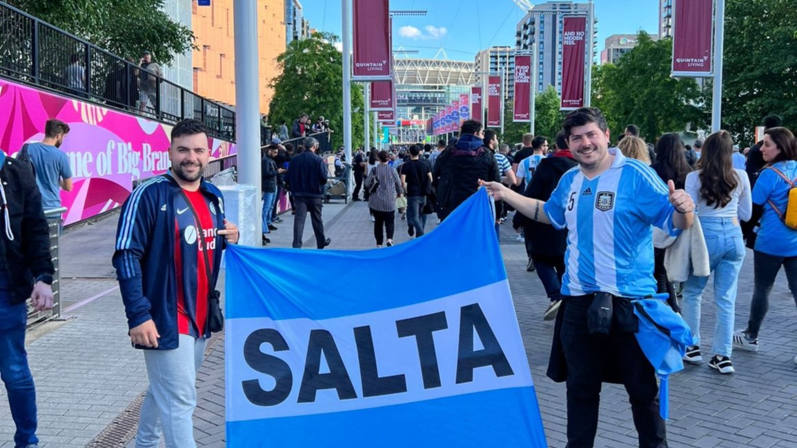 Son salteños, viven en Dublín y se dieron el gusto de ver a Messi y a la Selección