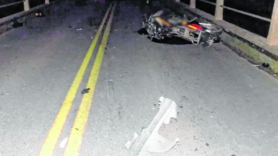 Tras chocar con un camión, muere una niña que viajaba en una moto