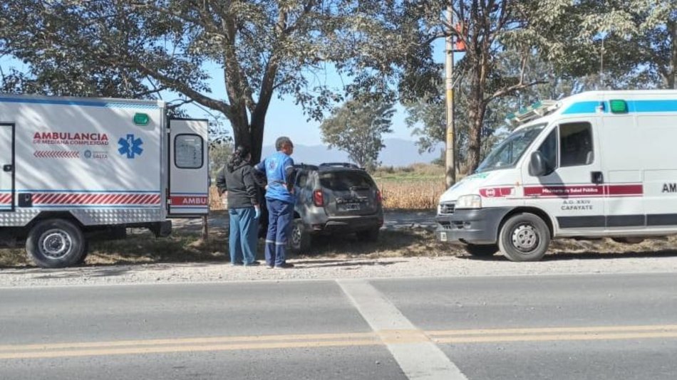 Una conductora chocó en la curva del INTA y quedó atrapada en su vehículo