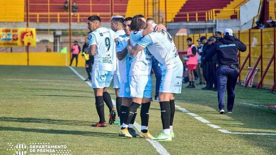 Gimnasia y Tiro se enchufó en Corrientes y ganó