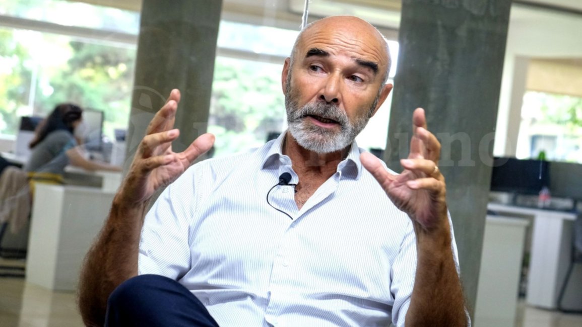 Gómez Centurión: “Un inmigrante llega al país y a los 4 meses es sujeto de un plan social”