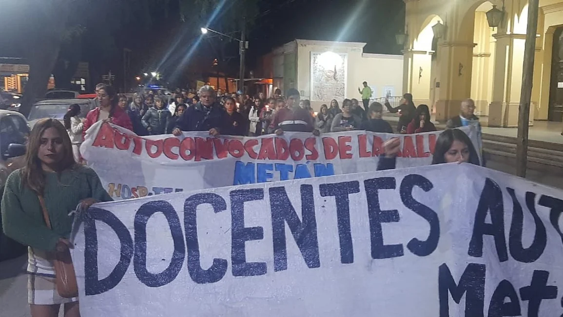Los docentes marchan en Metán