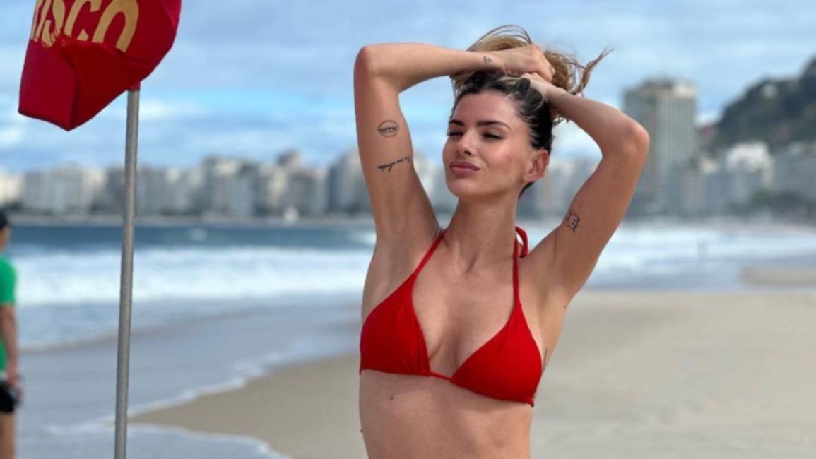 La China Suárez se mostró en bikini, hablaron de sus estrías y contestó con firmeza