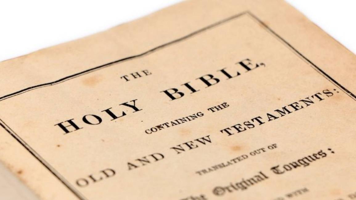 Escuela de EEUU prohibieron la biblia por tener textos pornográficos