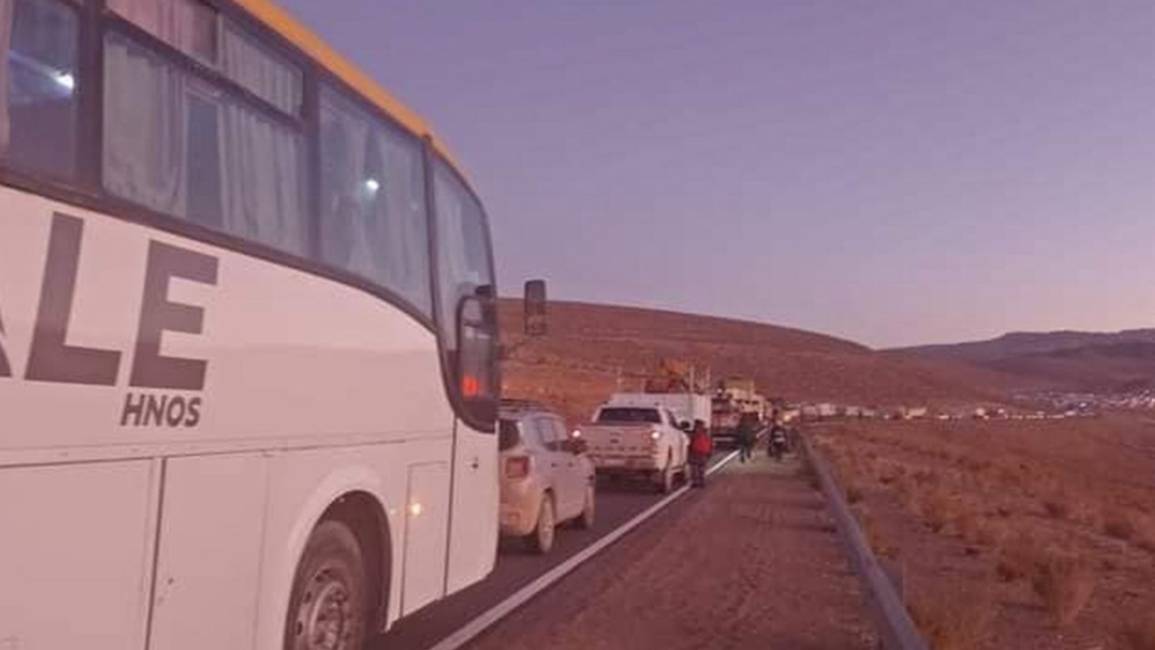 El tránsito sigue paralizado en la ruta nacional 51