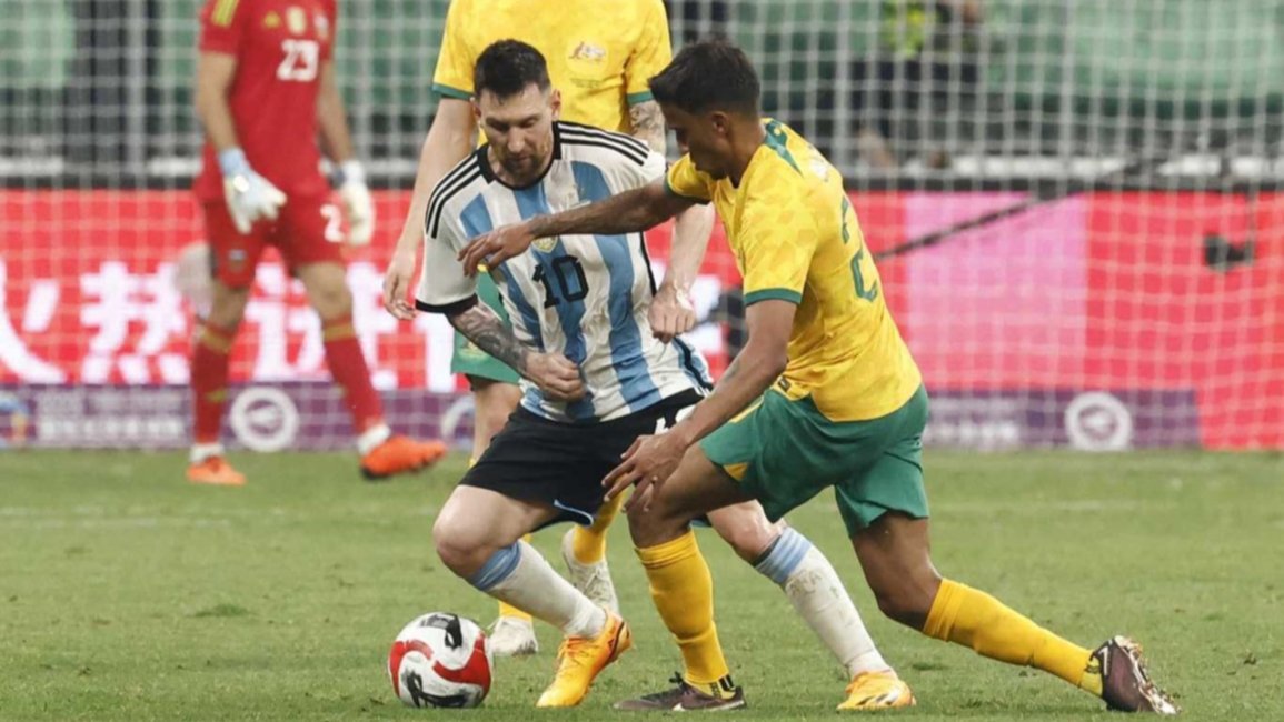 Con un golazo de Messi y otro de Pezzella, Argentina le ganó a Australia