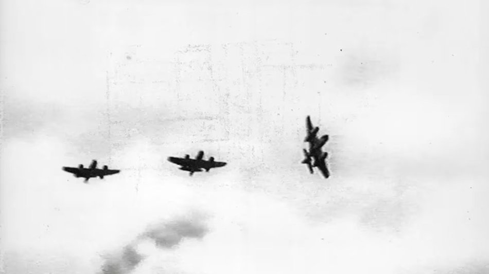Con IA se le pudo poner color a un video que registra el horror del bombardeo de 1955 en Plaza de Mayo 
