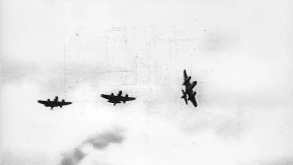 Con IA se le pudo poner color a un video que registra el horror del bombardeo de 1955 en Plaza de Mayo 
