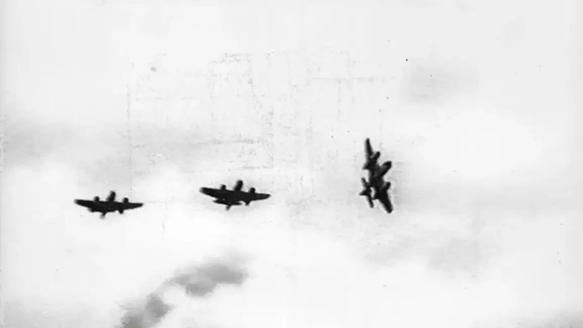 Con IA se le pudo poner color a un video que registra el horror del bombardeo de 1955 en Plaza de Mayo 