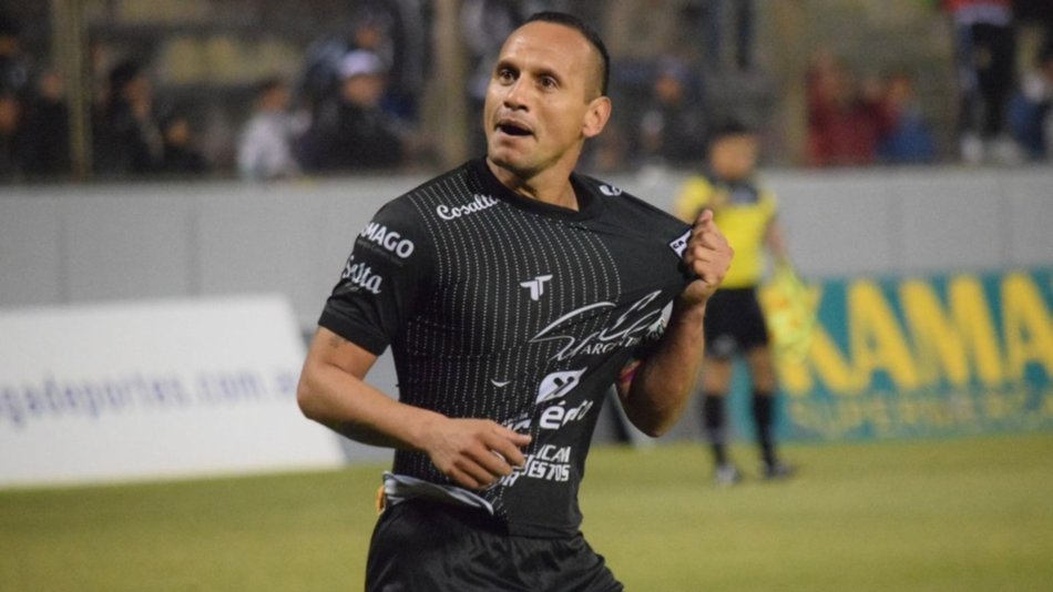 El cuervo reaccionó a tiempo y se quedó con el superclásico salteño