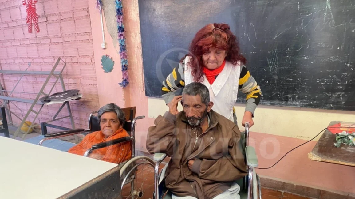 VIDEO: Gloria Escalante, la salteña que abrió su hogar en barrio Ceferino para albergar a adultos mayores enfermos y en situación de calle 