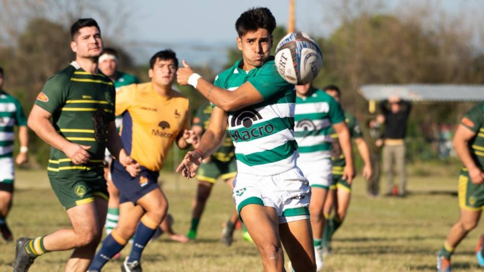 Universitario aplastó al recién ascendido Tafi Viejo