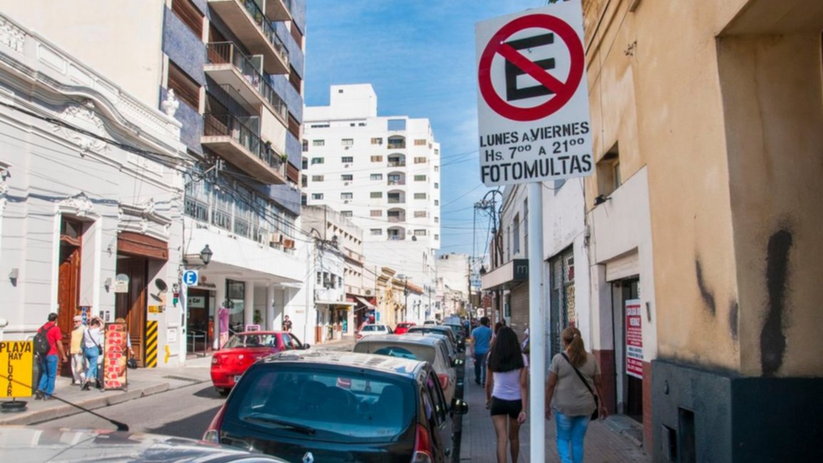 Ediles congelarán el estacionamiento en las calles a $ 400