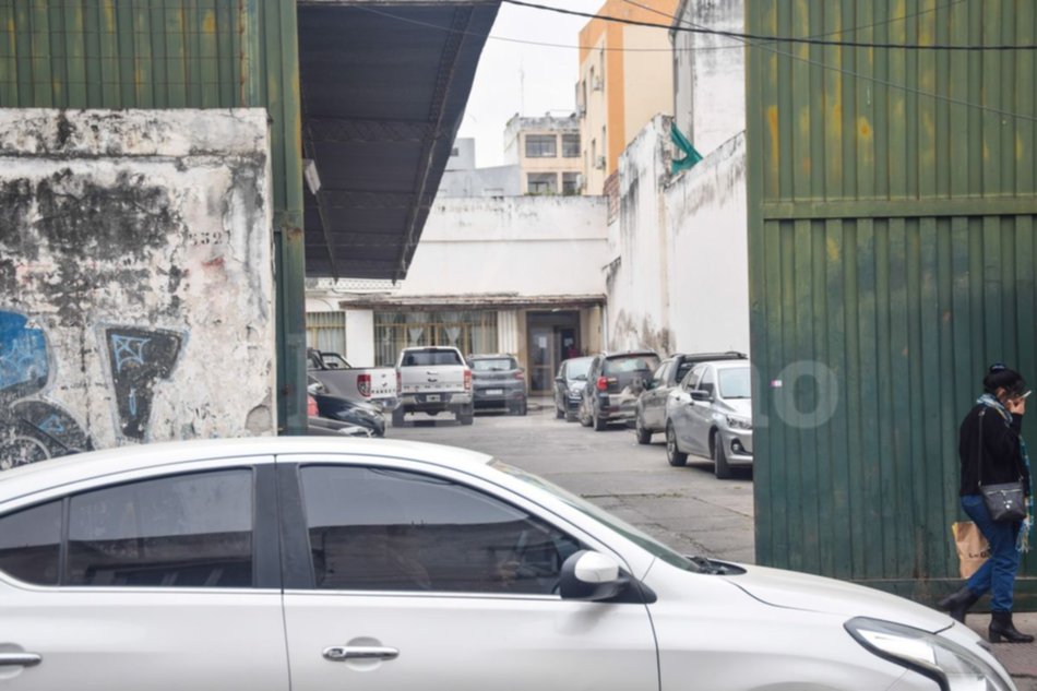 Un diputado provincial entrega leche del Estado desde su oficina 