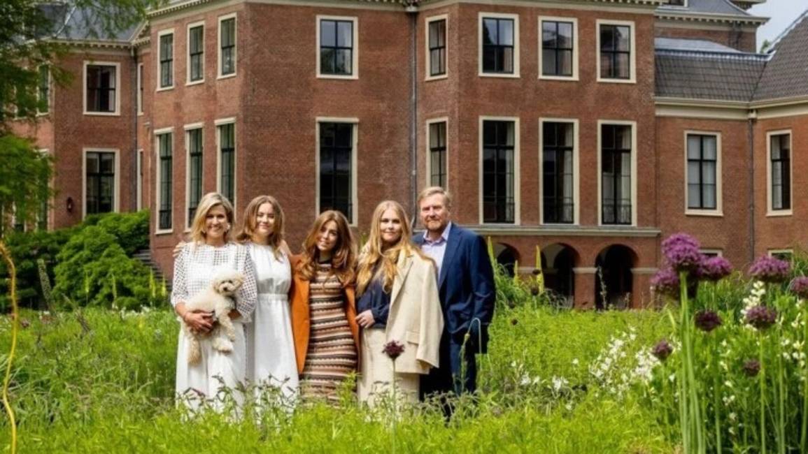 Así están hoy las hijas de Máxima Zorreguieta: las fotos y los looks del último posado familiar