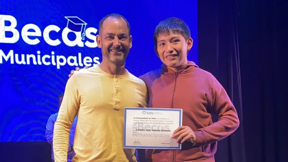La Municipalidad entregó más de 500 becas a estudiantes