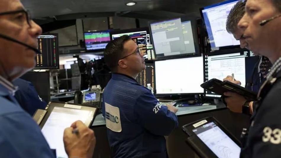 Bajó el riesgo país, subieron los bonos y las acciones argentinas en Wall Street